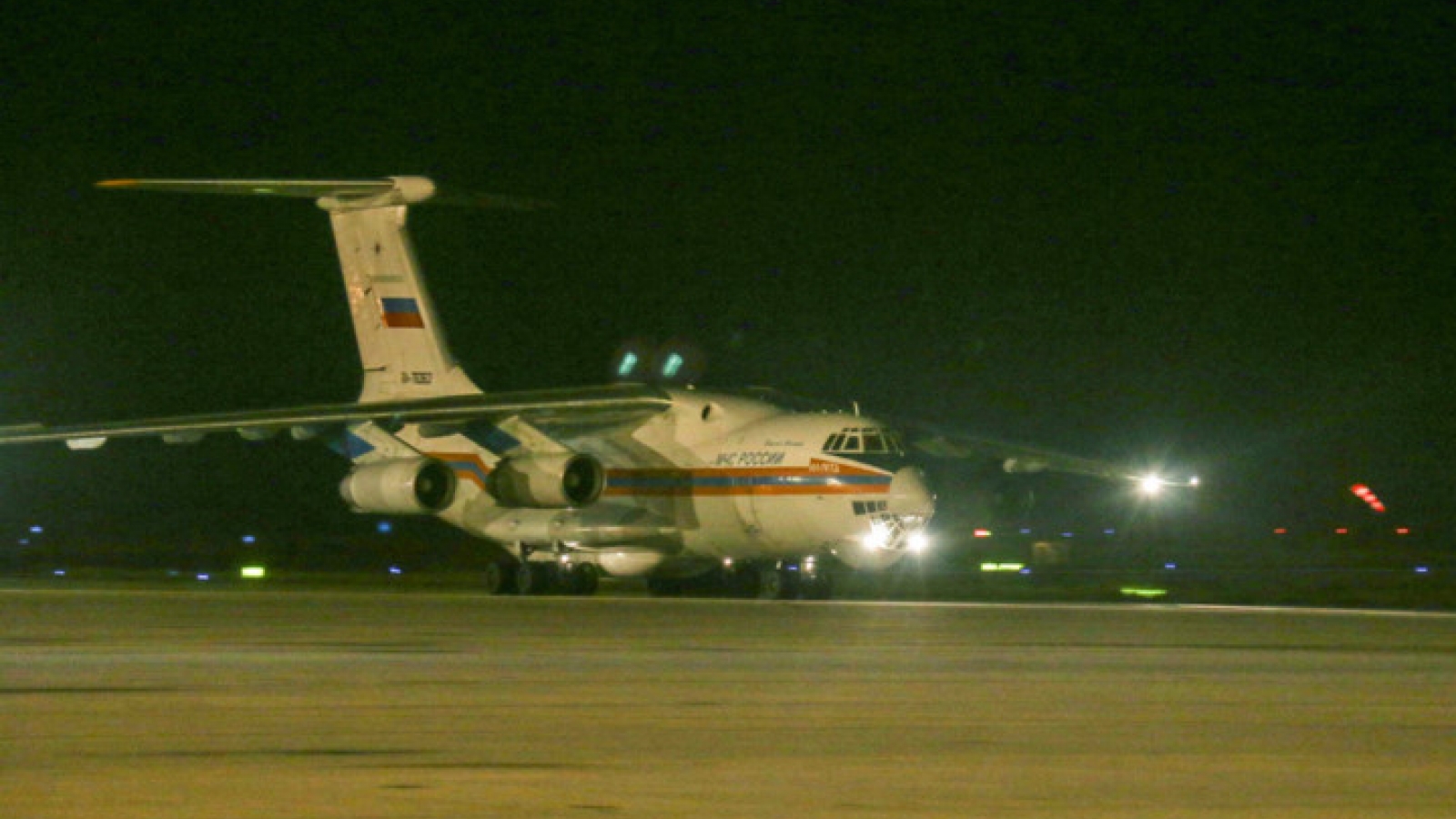 Russian aircraft delivers disaster relief to Vietnam