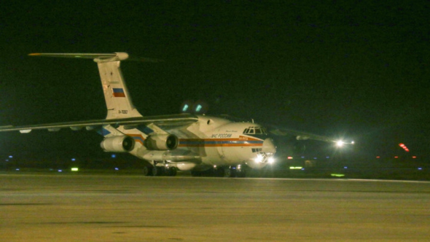 Russian aircraft delivers disaster relief to Vietnam 