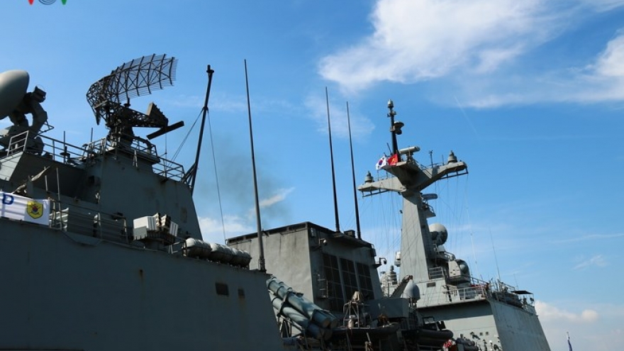 RoK navy ship visits Da Nang 