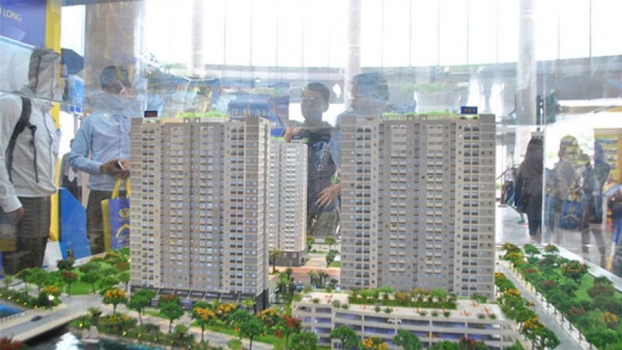 
        VNREA: Real estate inventories drop
                              