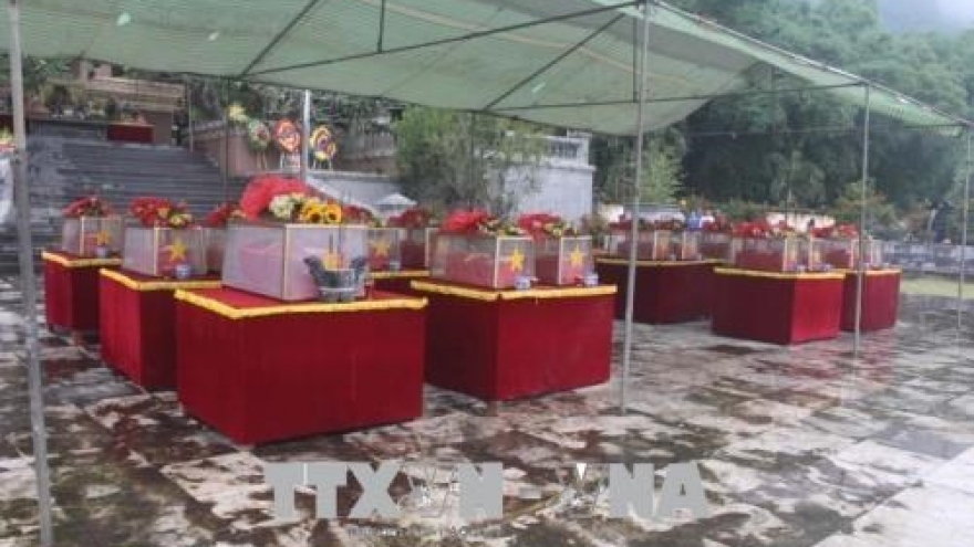 Remains of voluntary soldiers, experts reburied in Thanh Hoa