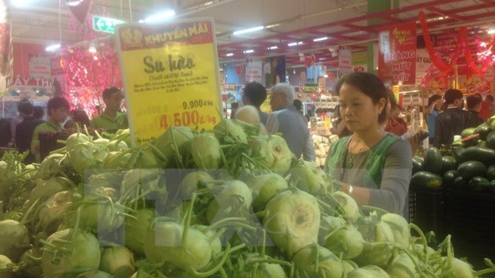 Retail sales, service revenue increase over 7%