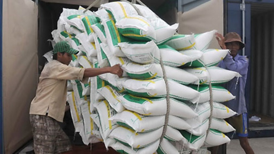 Local exporters concerned about falling rice prices in Thailand