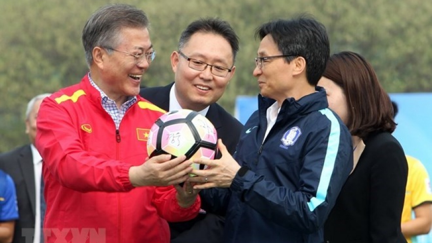 RoK President Moon meets Vietnam’s U23 football team