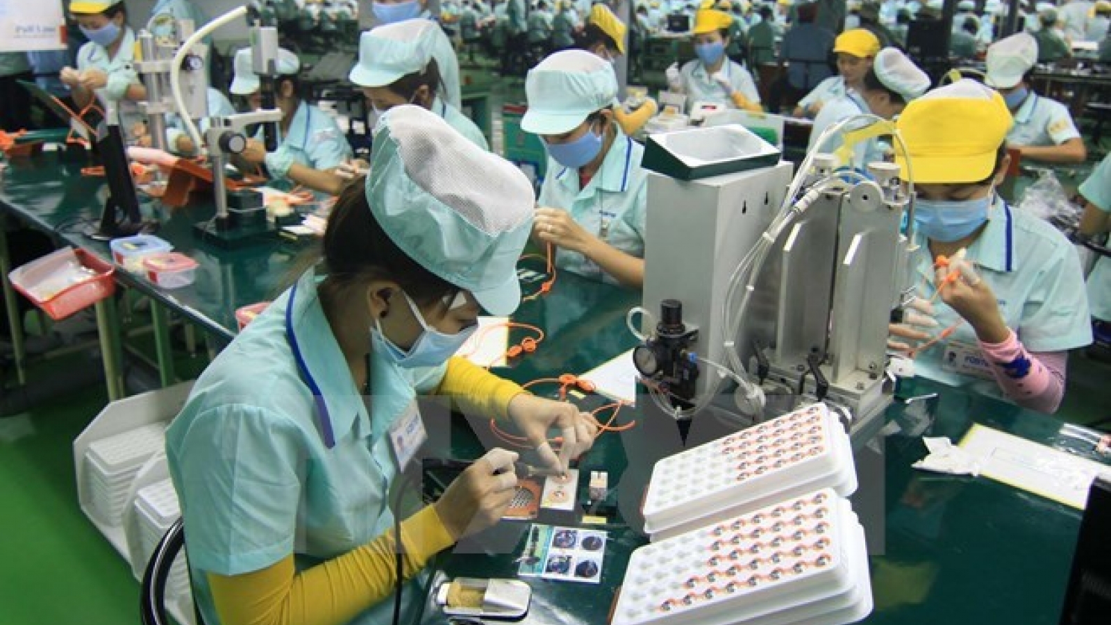 RoK investors get investment licenses in Vinh Phuc province