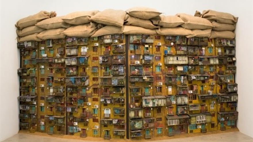 Vietnamese installation artist performs in RoK