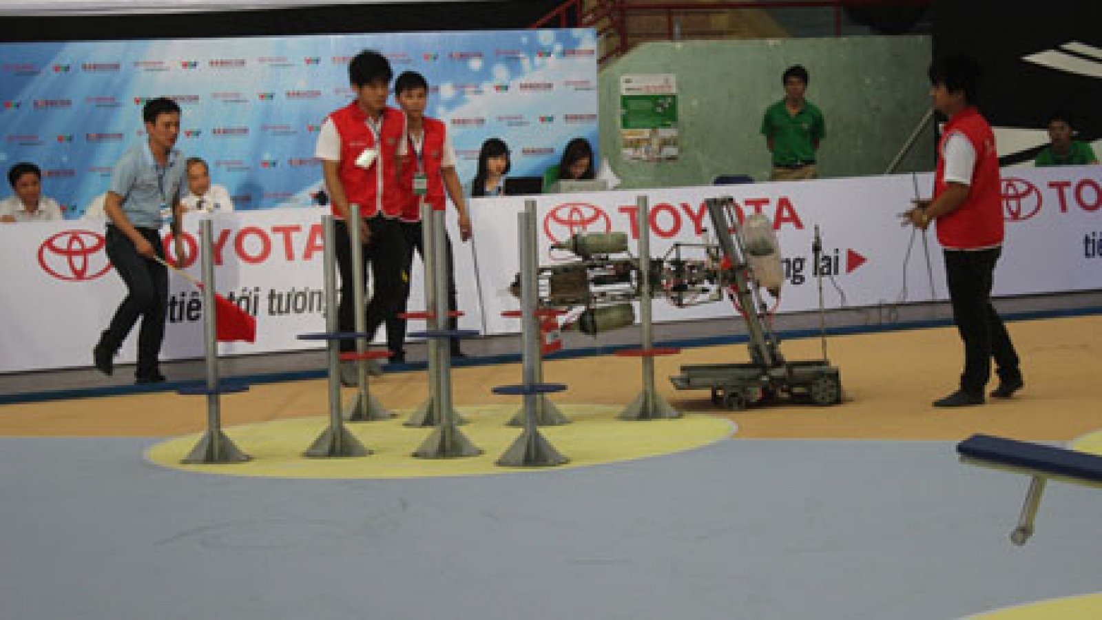 Robot contest gets underway