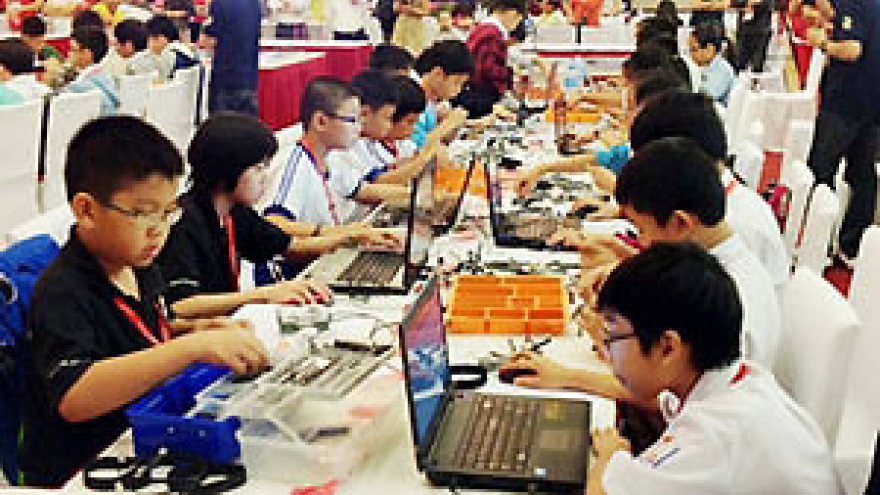 13 Vietnamese teams to head for int’l Robothon competition