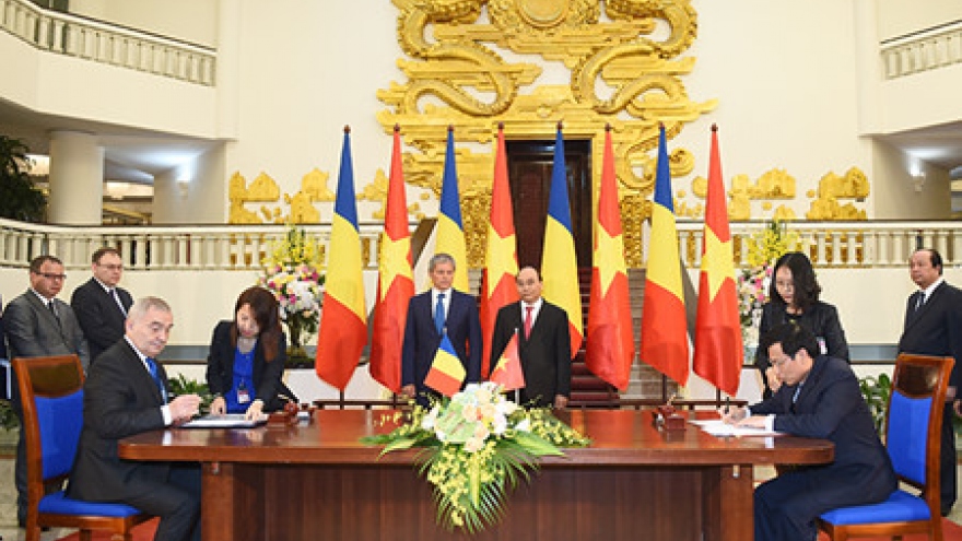 Romanian PM concludes Vietnam visit