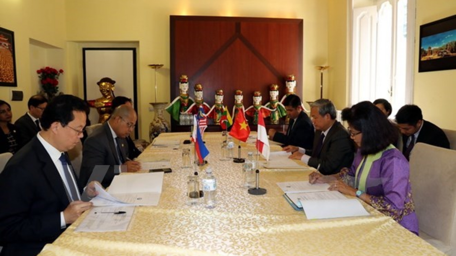 Vietnamese ambassador chairs ASEAN Committee's meeting in Rome