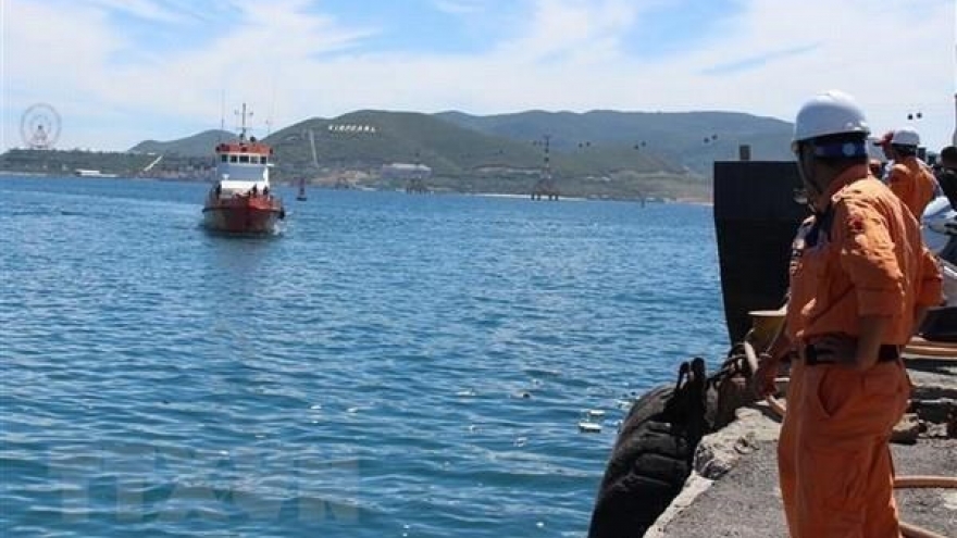Philippine sailor in distress brought ashore in central province