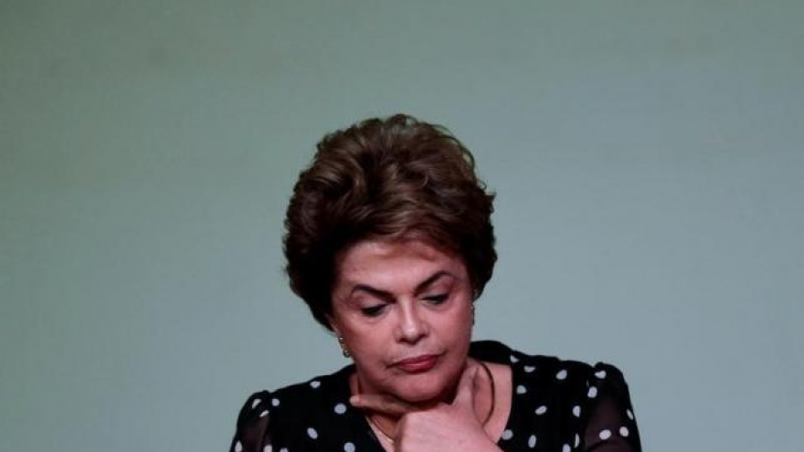 Brazil's Rousseff calls for referendum on early elections