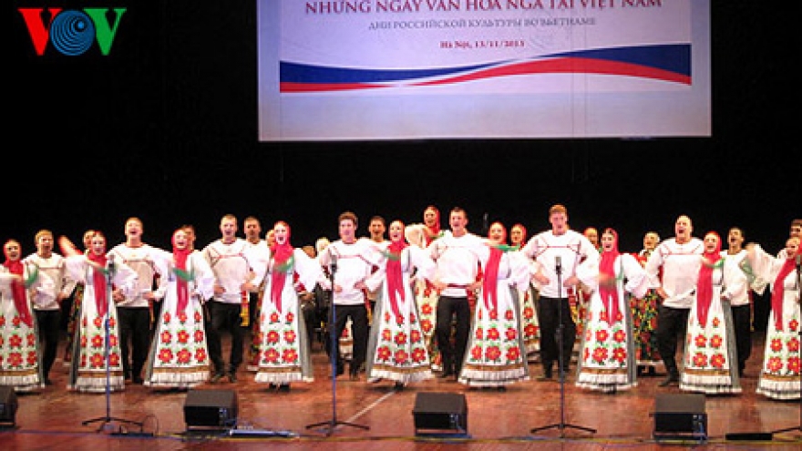 Russian culture shines in Hanoi