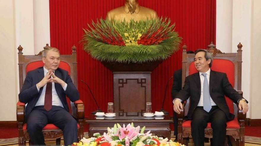 Communist Parties of Vietnam, Russia seek to bolster economic ties