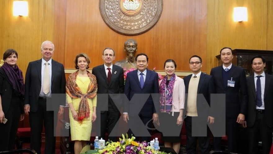 Vietnam, Russia exchange experience in social management