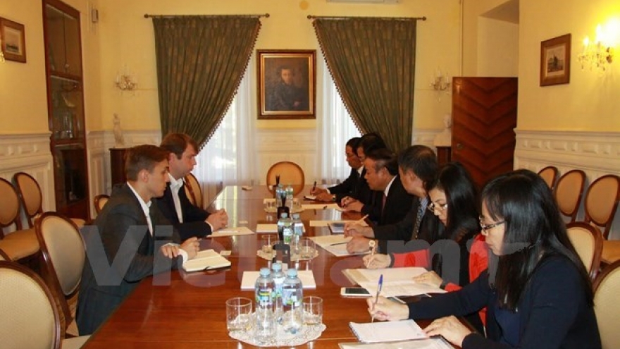 Party commission delegation visits Russia