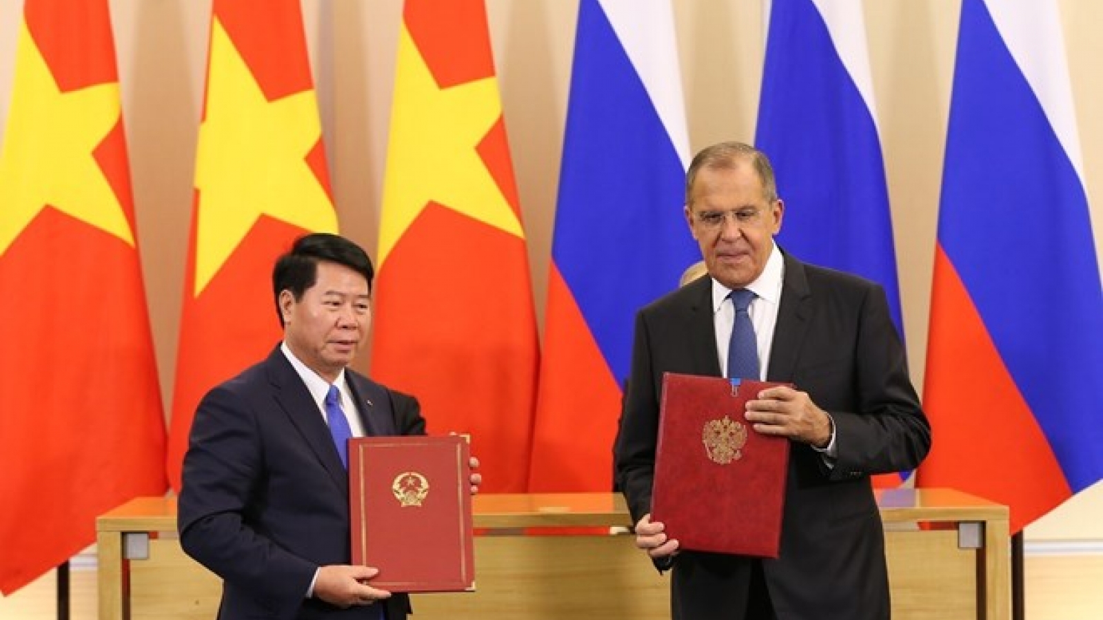 Vietnam, Russia sign various cooperation agreements