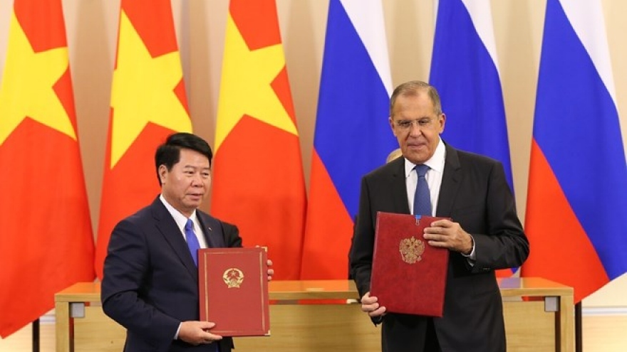 Vietnam, Russia sign various cooperation agreements