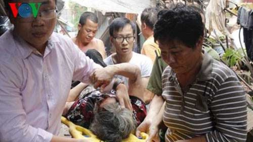 Old house collapsed in Hanoi, many injured 
