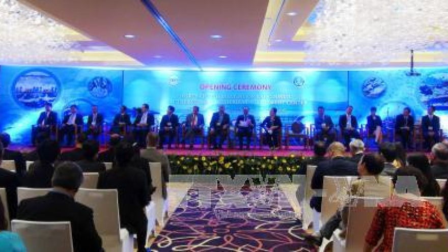 
        Fisheries Summit renews pledge to combat illegal fishing
                              