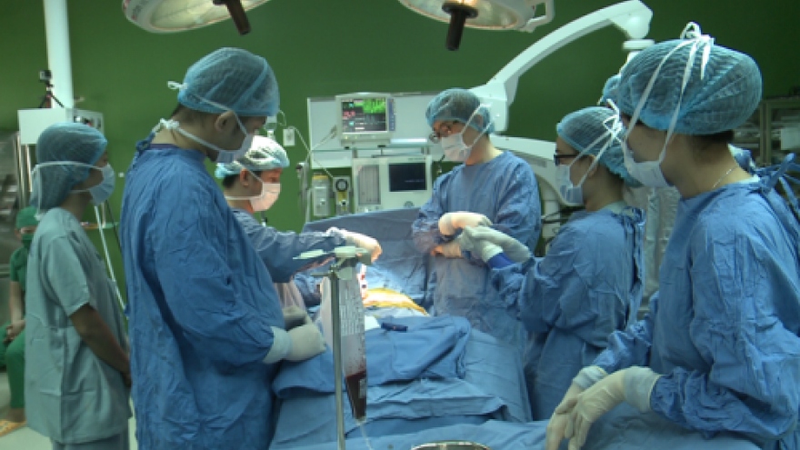 Japanese doctors to assist Vietnam's first lung transplant
