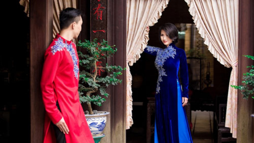 Mrs. Asia USA graceful in Ao Dai