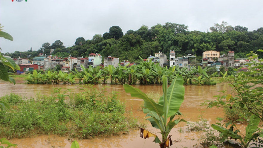 Continuous rain causes serious floods in Son La