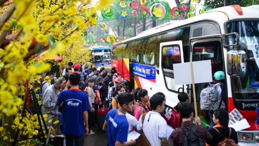HCM City offers free bus rides home for Tet 
