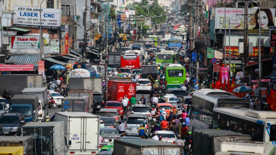 Saigon streets jammed as migrants rush home for Tet