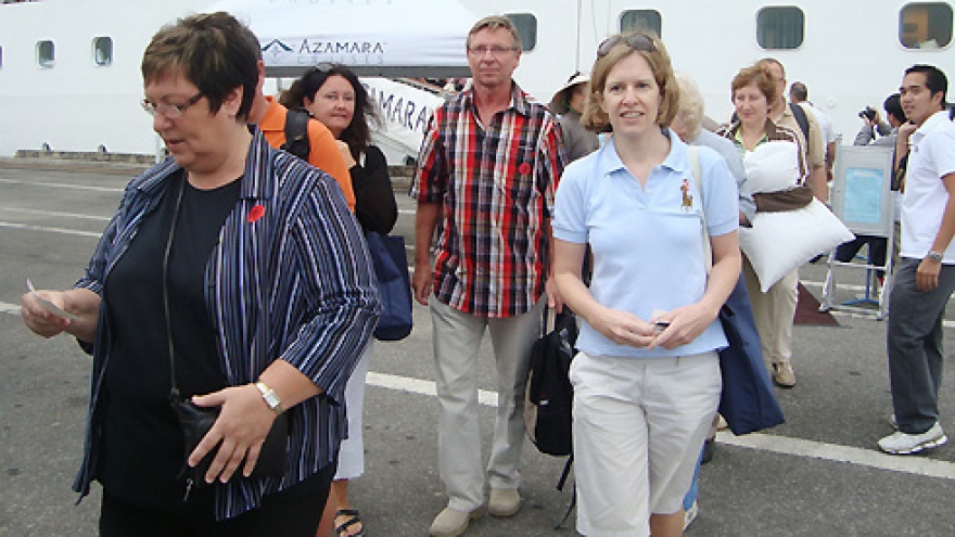  4,500 foreigners join luxury cruises to Vietnam 