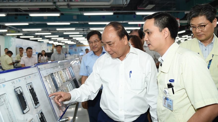 
        PM Phuc works with Samsung Thai Nguyen
                              
