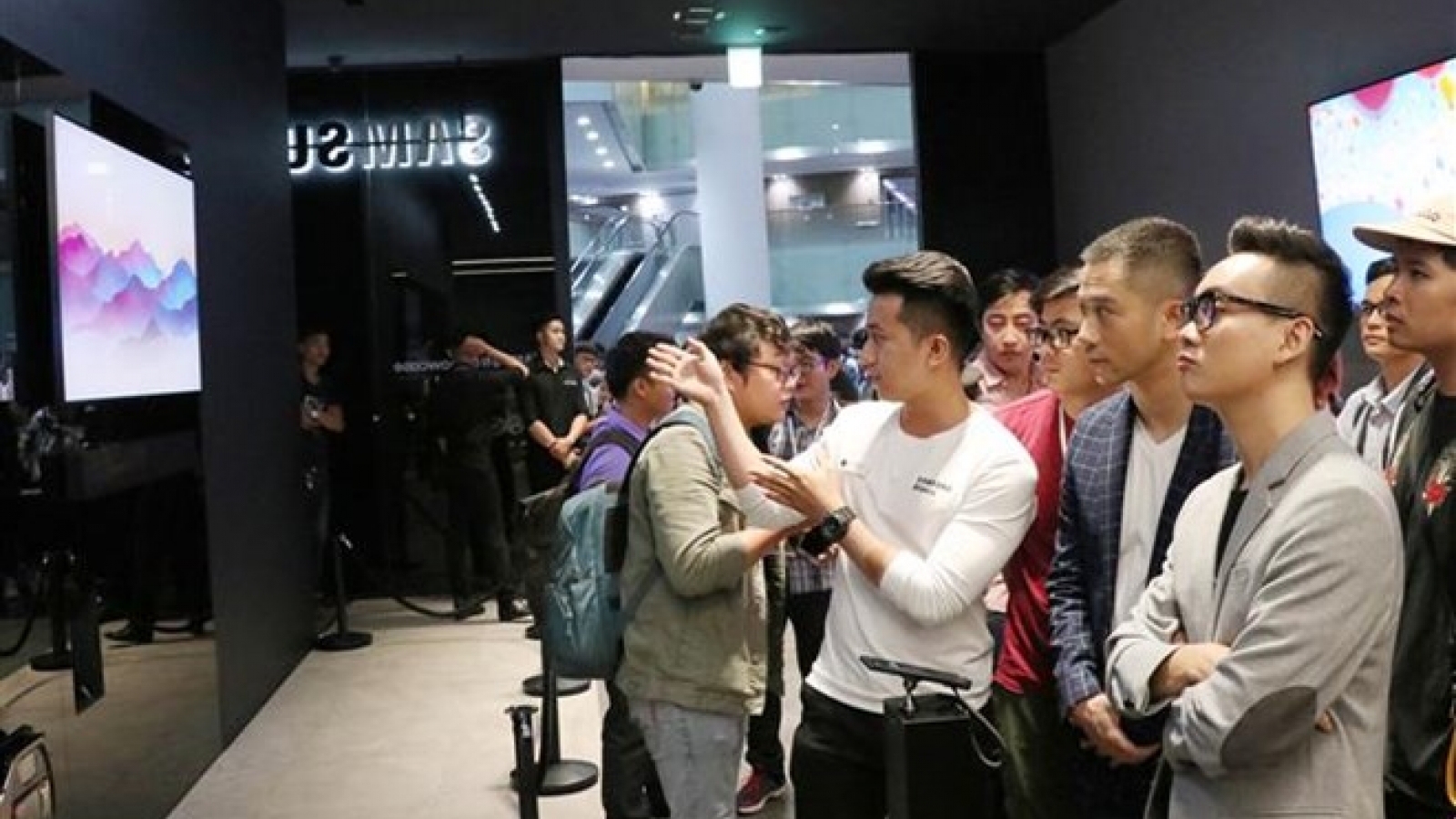 Samsung launches modern technology experience space in Vietnam