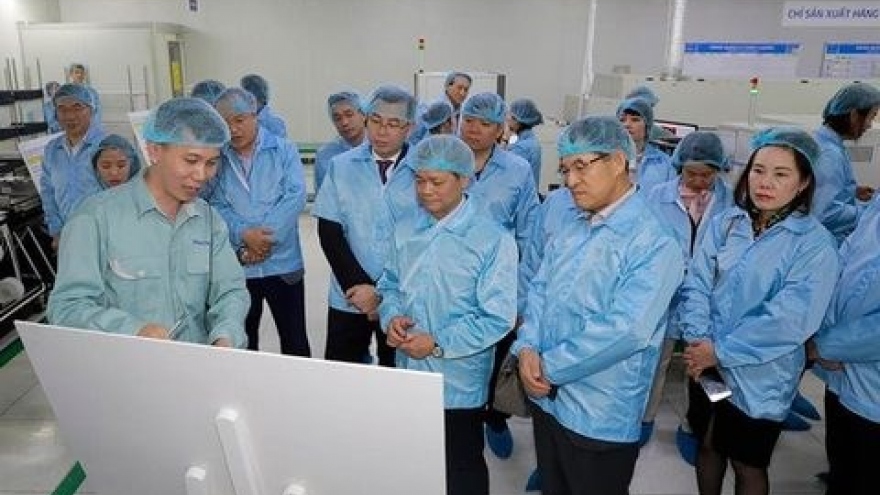 Samsung seeks more Vietnamese part suppliers
