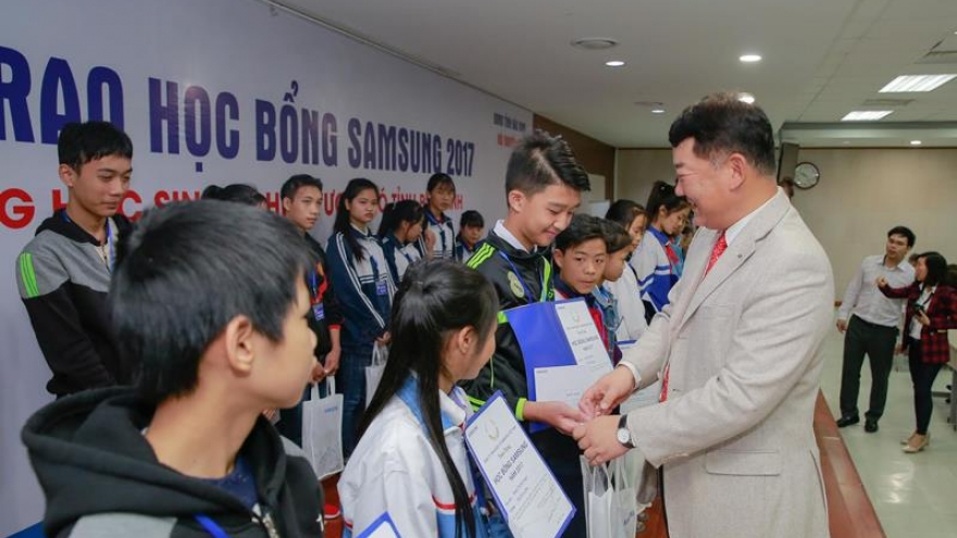  Vietnamese students enjoy 600 Samsung scholarships 