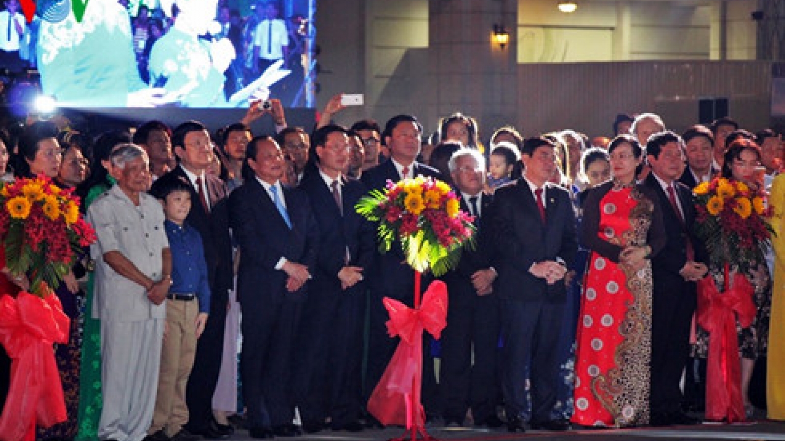 Flower streets open in many places