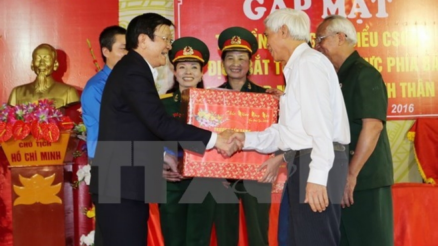 President praises museum of former revolutionary prisoners