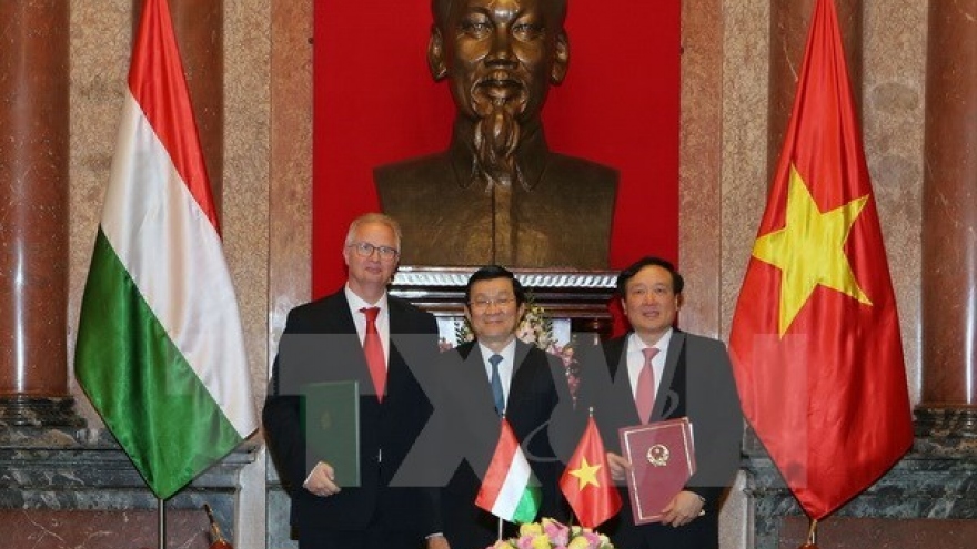 Vietnam, Hungary sign criminal legal assistance agreement