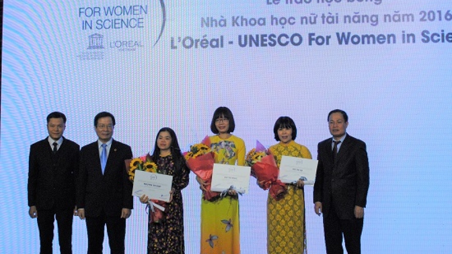 L’Oreal for Women honours five Vietnamese scientists 