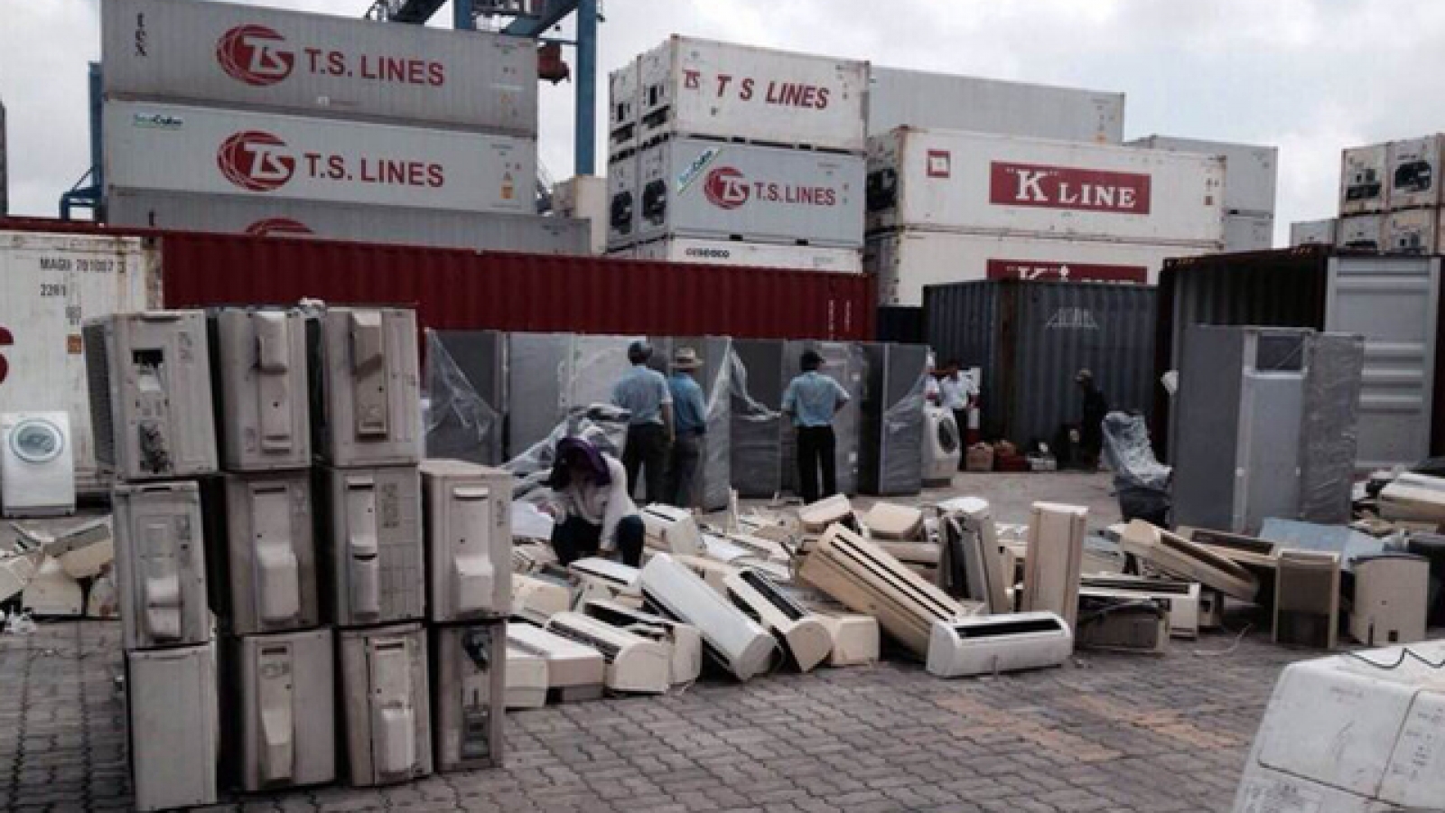 Scrap imports choke Ho Chi Minh City ports 