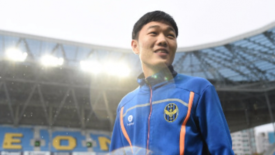 Midfielder Xuan Truong signs with Gangwon FC