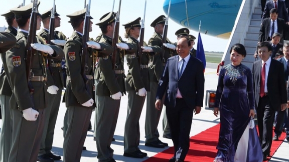 PM Nguyen Xuan Phuc begins visit to Czech Republic