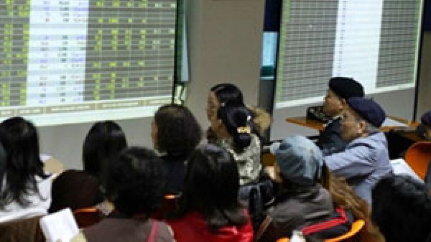 Markets down as foreign investors sell more shares