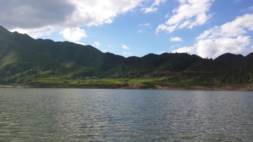 Splendid beauty of Seo My Ty reservoir