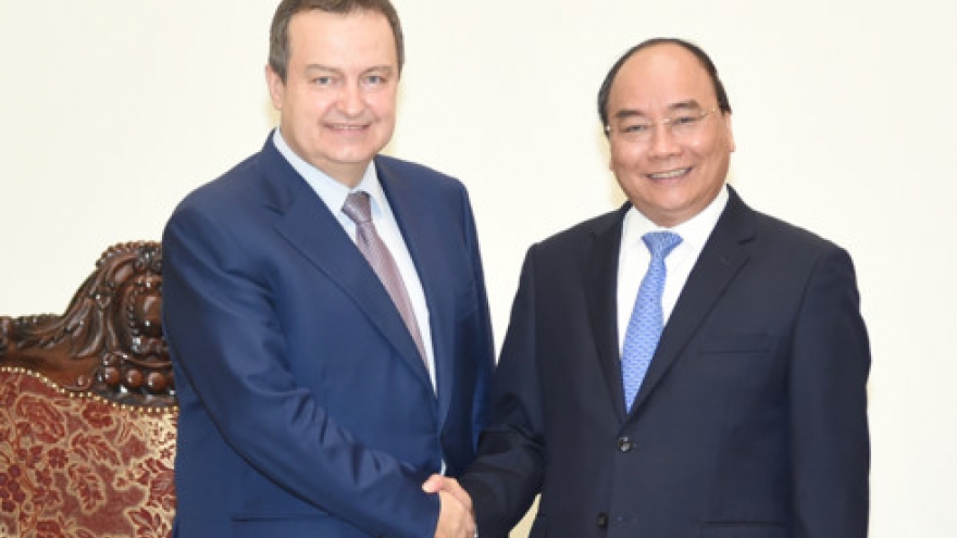 Government leader hosts Serbian diplomat