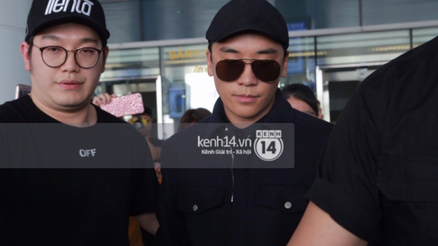 Seungri arrives in Hanoi for visit with friends