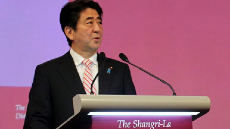 Abe supports Vietnam in East Sea dispute settlement