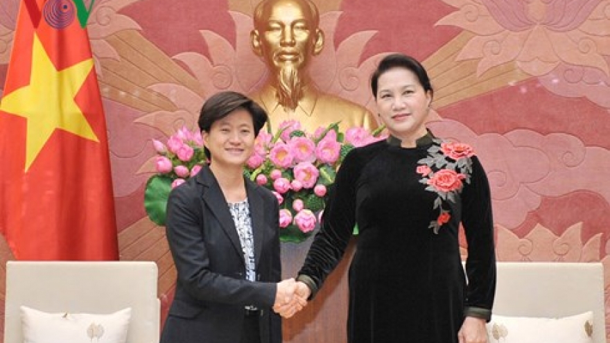NA Chairwoman receives Singaporean diplomat