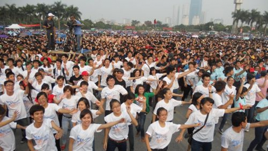 10,000 people participate in ‘Let’s Sing Along’  