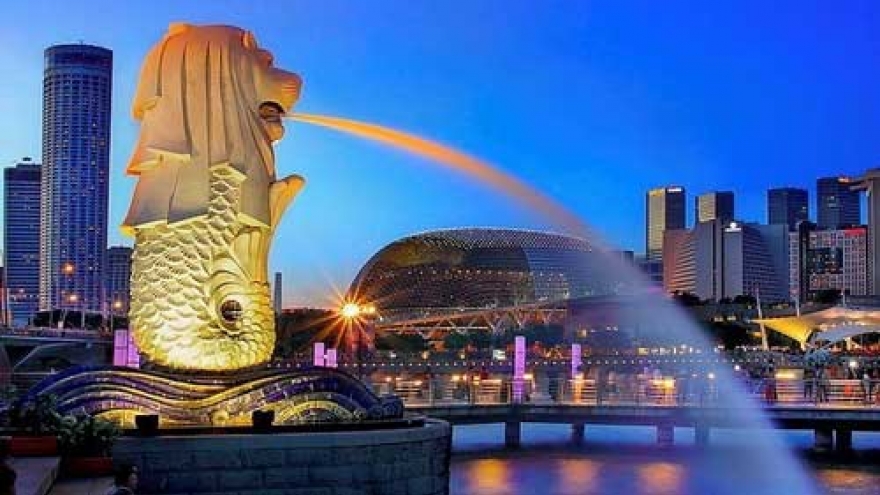 Singapore strengthens measures to protect investors