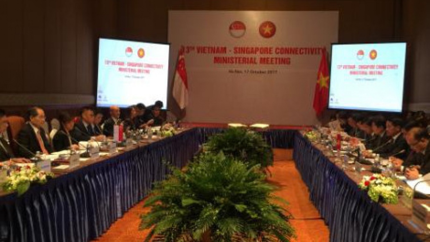 Vietnam, Singapore look towards stronger economic connectivity 